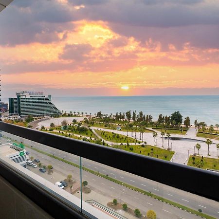 The Grandeur Hotel Батуми Екстериор снимка