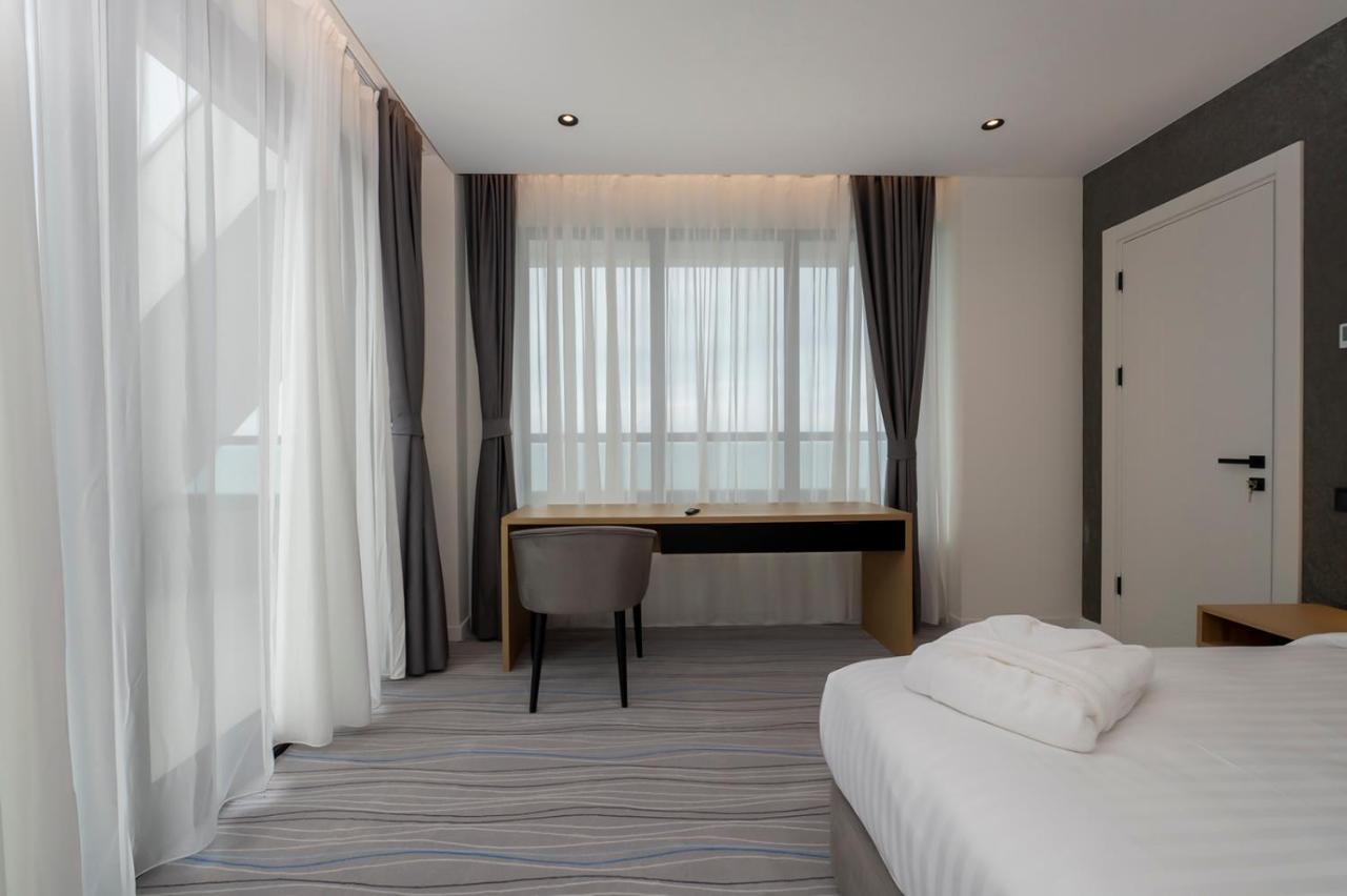 The Grandeur Hotel Батуми Екстериор снимка
