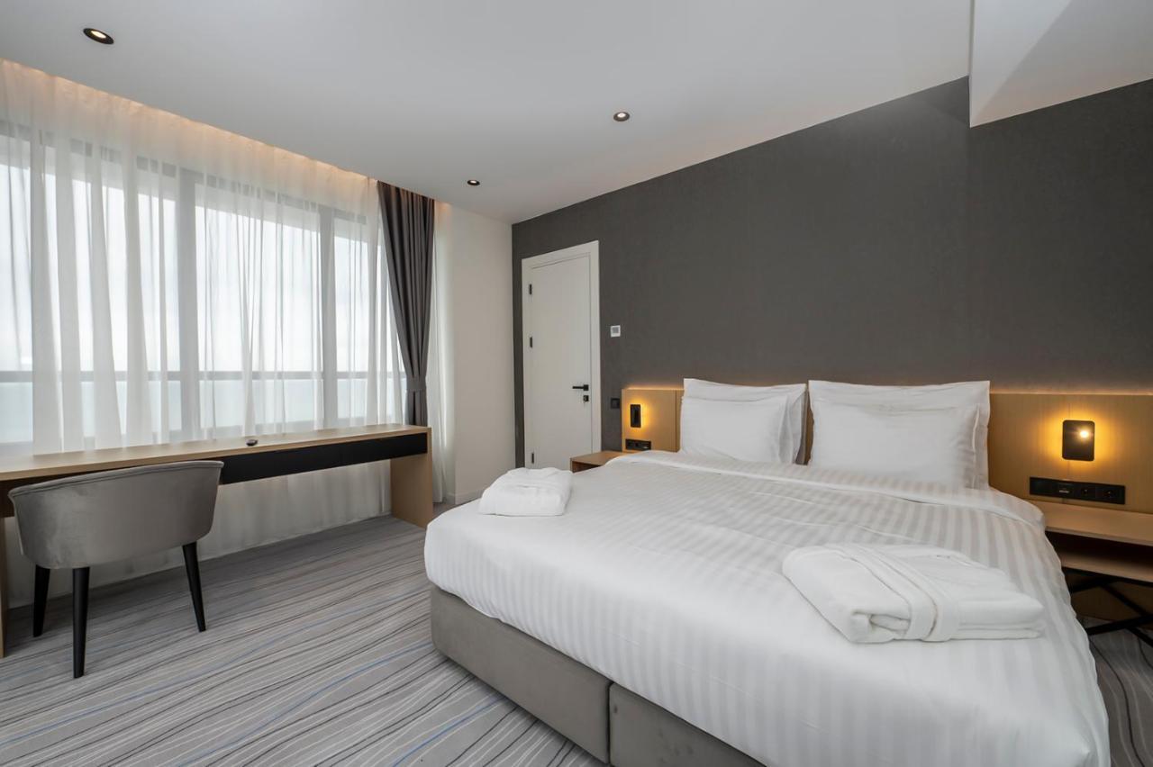 The Grandeur Hotel Батуми Екстериор снимка