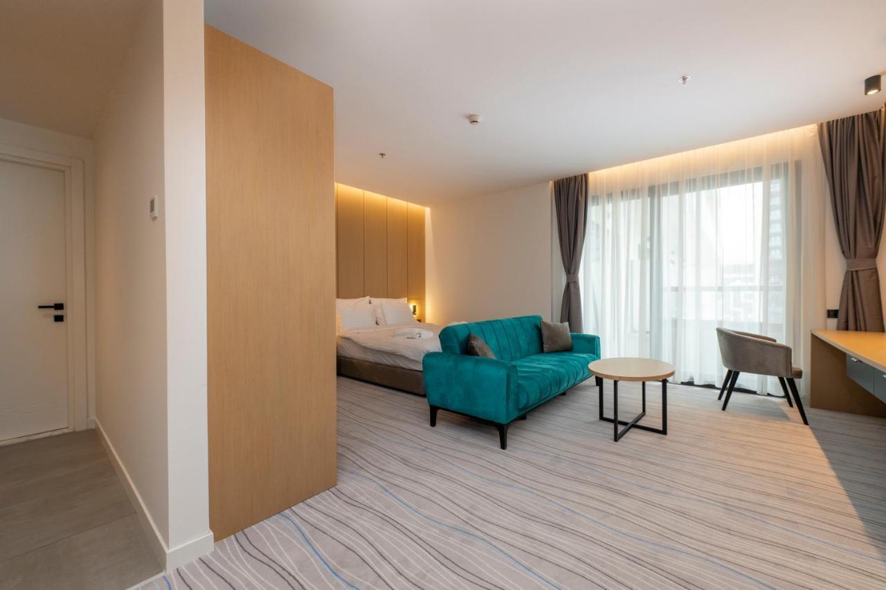 The Grandeur Hotel Батуми Екстериор снимка
