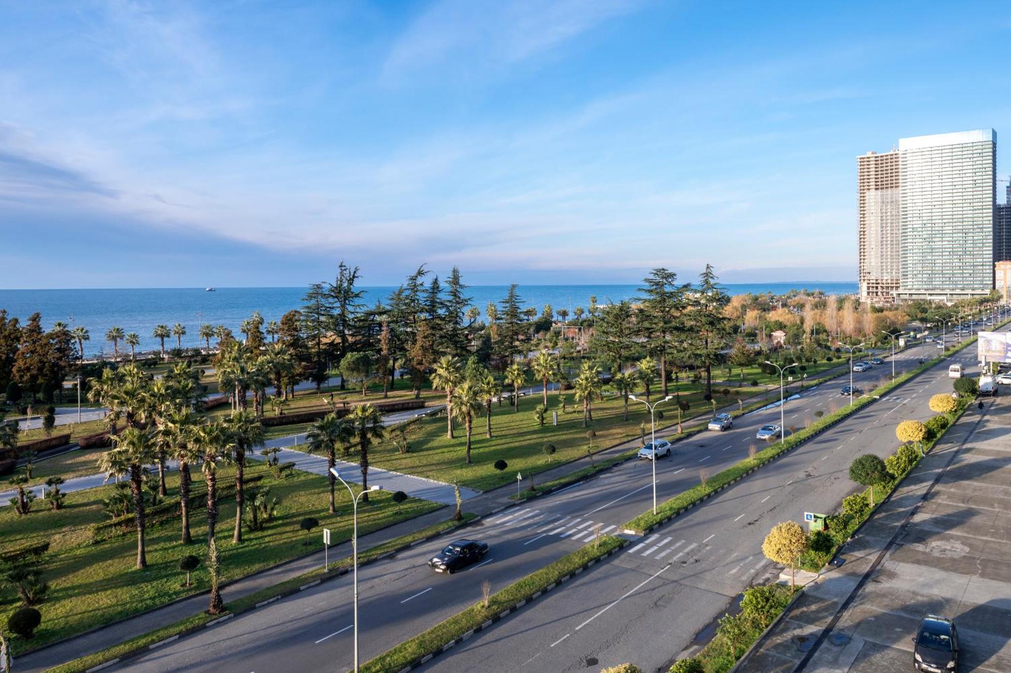 The Grandeur Hotel Батуми Екстериор снимка