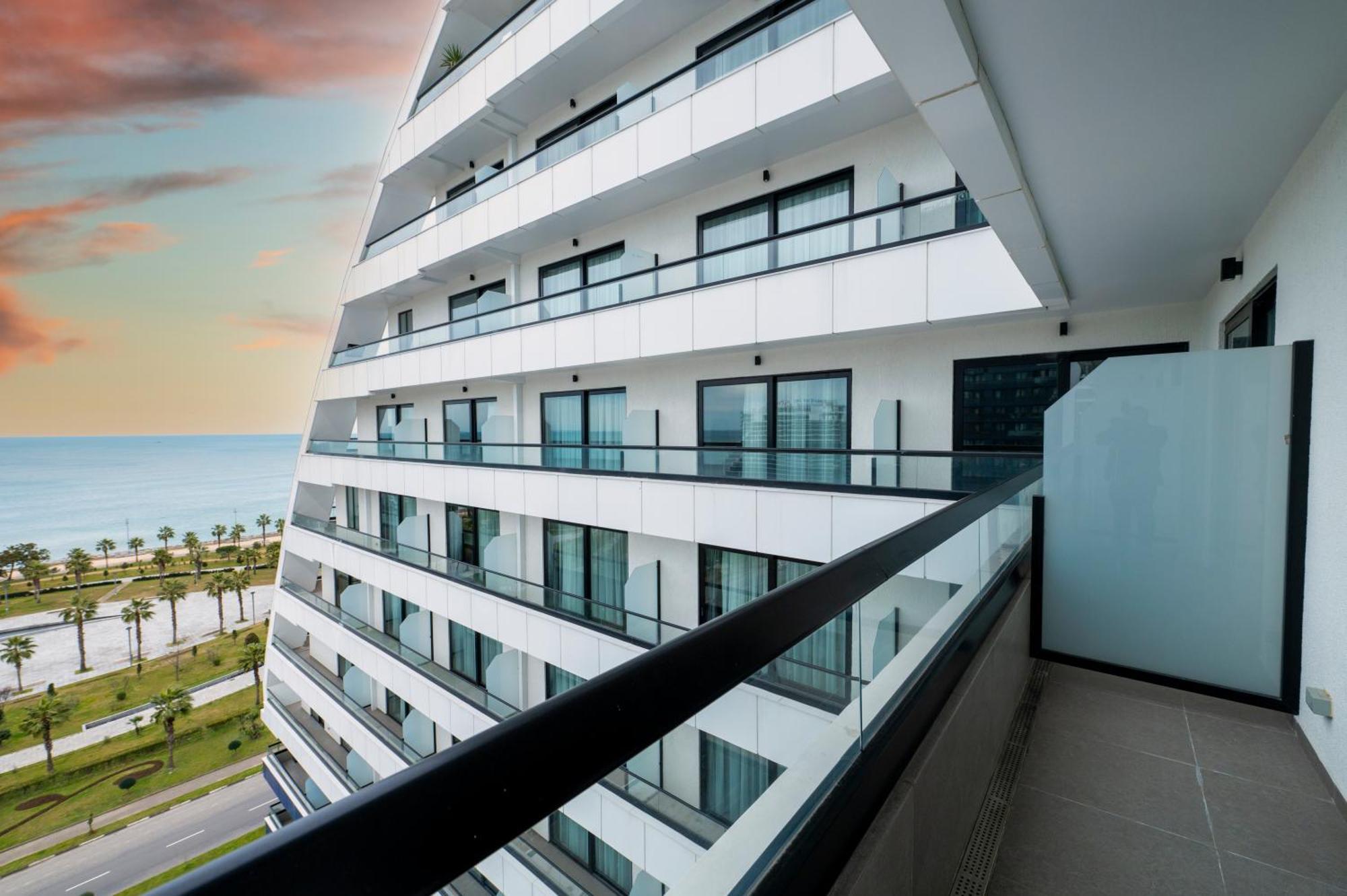 The Grandeur Hotel Батуми Екстериор снимка