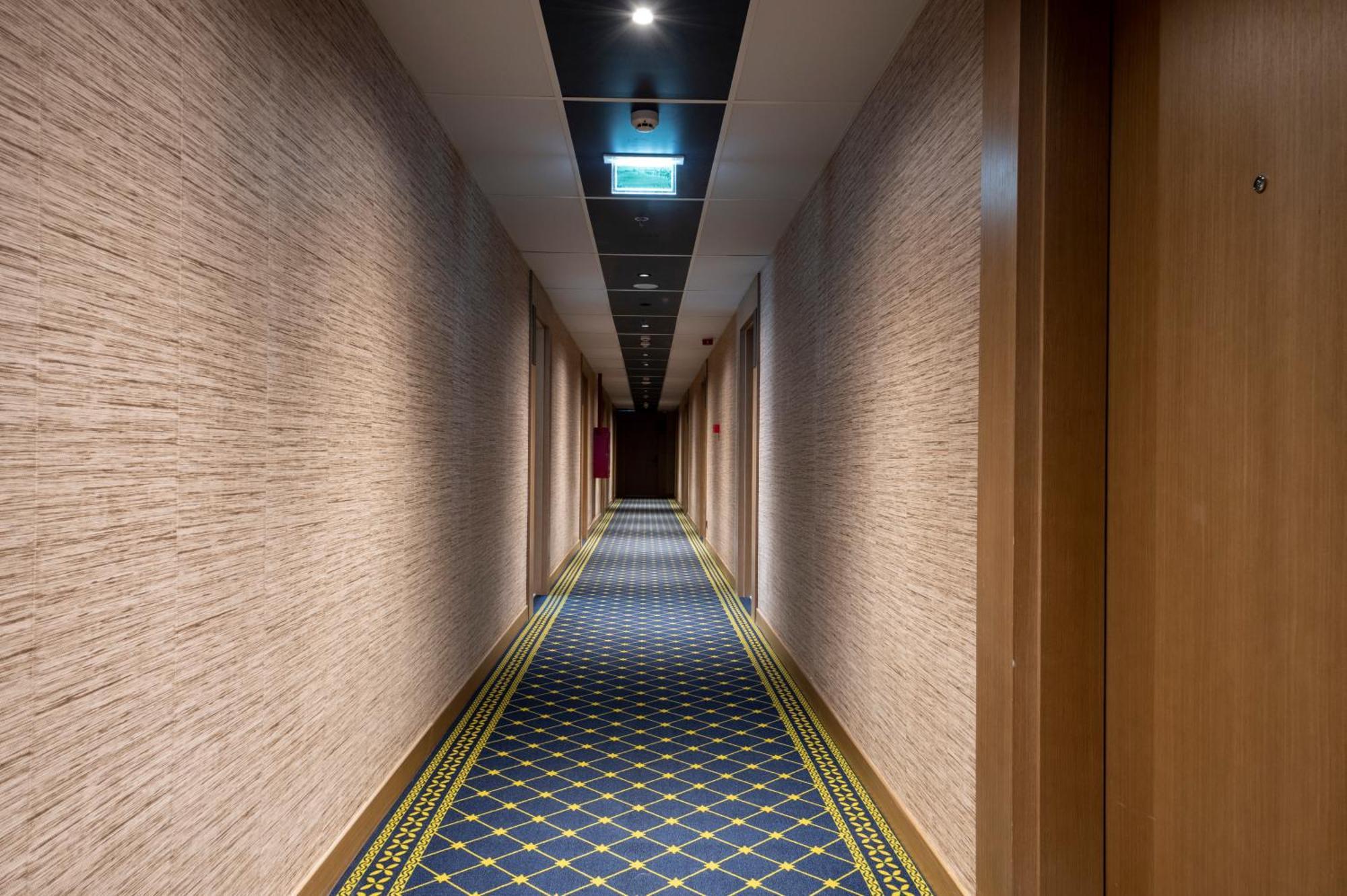 The Grandeur Hotel Батуми Екстериор снимка